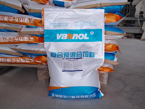 4%公豬種用期復(fù)合預(yù)混合飼料